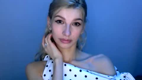 Snapshot of tigerblooood chatting on May 2026 09:42:01 PM Ask me online show from May 2026 09:42:01 PM