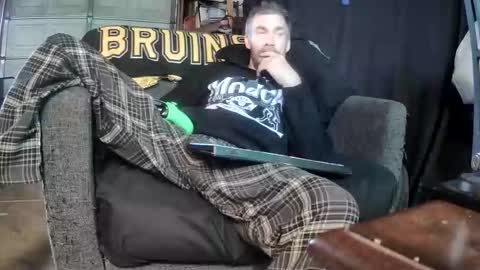 Snapshot of tiggity19 chatting on April 2026 04:37:02 PM Tiggity23 come stroke my 9 cock with ne online show from April 2026 04:37:02 PM