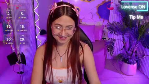 Snapshot of tiiana_tay chatting on May 2026 03:35:02 AM Tiiana online show from May 2026 03:35:02 AM
