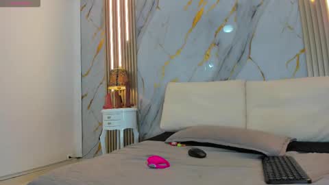 T I F F A N Y online show from March 2026 08:03:01 PM