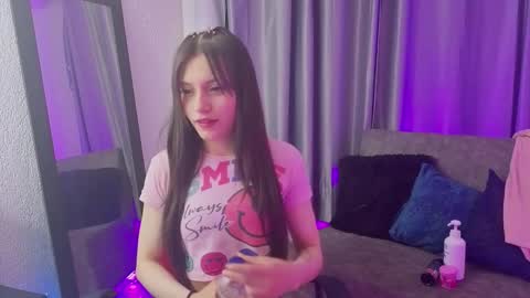 Snapshot of tiinajonus_ chatting on March 2026 04:18:02 AM tiinajonus_ online show from March 2026 04:18:02 AM