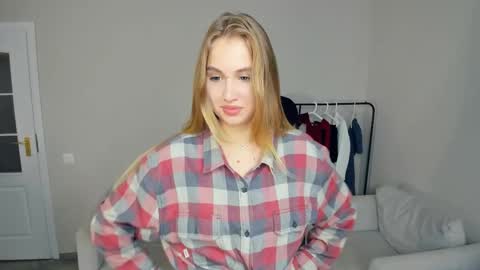 Snapshot of tilliecristello chatting on November 2025 08:45:01 AM Elizabeth Elize online show from November 2025 08:45:01 AM