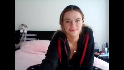 Snapshot of tilylove chatting on May 2026 11:44:01 PM Tily Love online show from May 2026 11:44:01 PM
