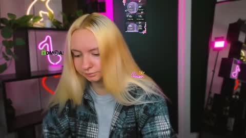 Snapshot of tina_golden1 chatting on April 2026 06:38:01 PM tina_golden1 online show from April 2026 06:38:01 PM