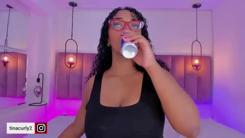 Snapshot of tinacurly chatting on September 2025 03:45:02 AM Tina online show from September 2025 03:45:02 AM