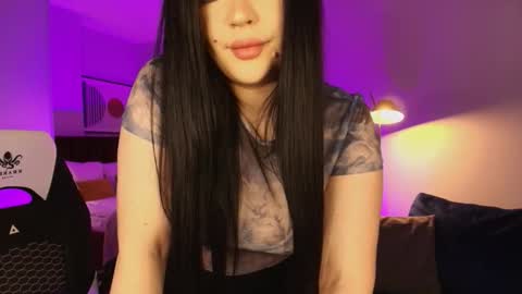 Snapshot of tinafox_ chatting on February 2026 08:18:02 AM hi im curvy babyface girlie Tina online show from February 2026 08:18:02 AM