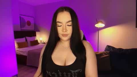 Snapshot of tinafox_ chatting on February 2026 08:02:01 AM hi im curvy babyface girlie Tina online show from February 2026 08:02:01 AM