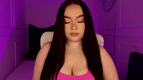 Snapshot of tinafox_ chatting on March 2026 08:06:01 AM hi im curvy babyface girlie Tina online show from March 2026 08:06:01 AM