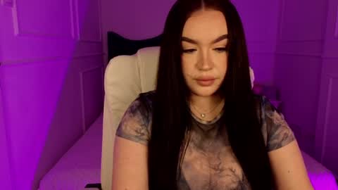 Snapshot of tinafox_ chatting on March 2026 08:19:02 AM hi im curvy babyface girlie Tina online show from March 2026 08:19:02 AM