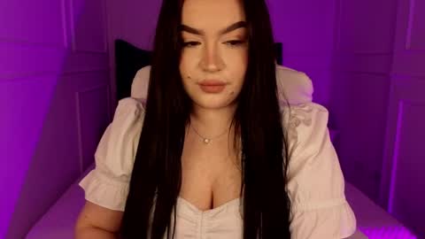 Snapshot of tinafox_ chatting on March 2026 10:42:02 AM hi im curvy babyface girlie Tina online show from March 2026 10:42:02 AM