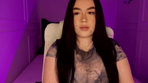 Snapshot of tinafox_ chatting on March 2026 09:37:02 AM hi im curvy babyface girlie Tina online show from March 2026 09:37:02 AM