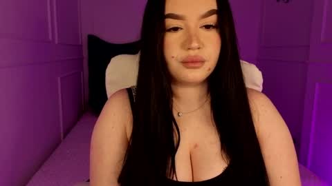 Snapshot of tinafox_ chatting on April 2026 07:06:01 AM hi im curvy babyface girlie Tina online show from April 2026 07:06:01 AM