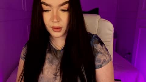 Snapshot of tinafox_ chatting on April 2026 07:25:02 AM hi im curvy babyface girlie Tina online show from April 2026 07:25:02 AM