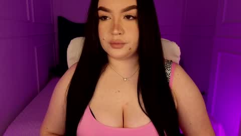 Snapshot of tinafox_ chatting on April 2026 07:24:02 AM hi im curvy babyface girlie Tina online show from April 2026 07:24:02 AM