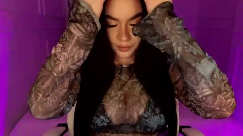 Snapshot of tinafox_ chatting on April 2026 07:02:01 AM hi im curvy babyface girlie Tina online show from April 2026 07:02:01 AM