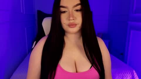 Snapshot of tinafox_ chatting on April 2026 02:56:02 PM hi im curvy babyface girlie Tina online show from April 2026 02:56:02 PM