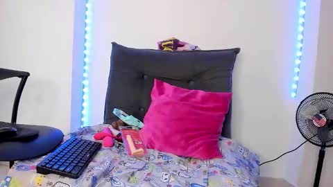 Snapshot of tinas_smith chatting on March 2026 07:29:01 PM tinas_smith online show from March 2026 07:29:01 PM