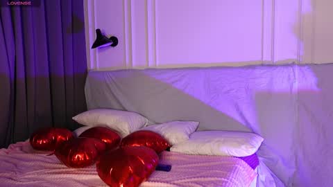 tinasiner online show from February 2025 04:44:01 PM