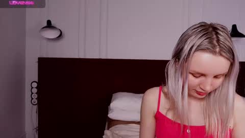 tinasiner online show from February 2025 06:36:02 PM