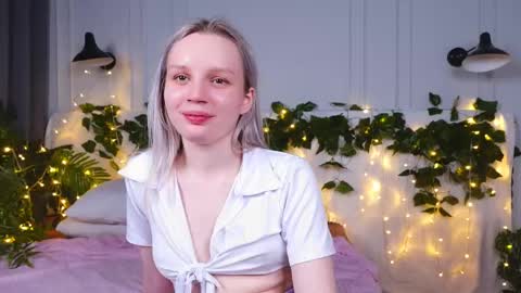 tinasiner online show from March 2025 05:11:02 PM