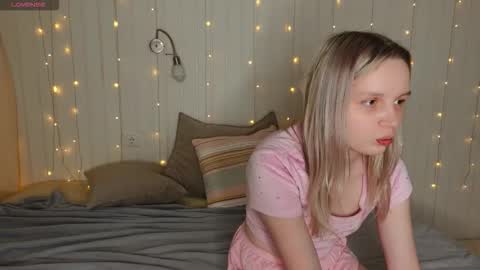 tinasiner online show from November 2025 04:39:02 PM