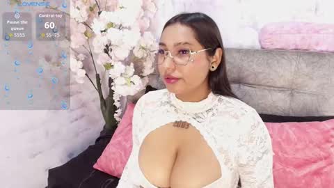 tinna noa online show from March 2026 07:42:01 PM