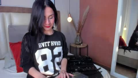Snapshot of tinnamoon chatting on April 2026 12:37:02 AM Tina Moon online show from April 2026 12:37:02 AM