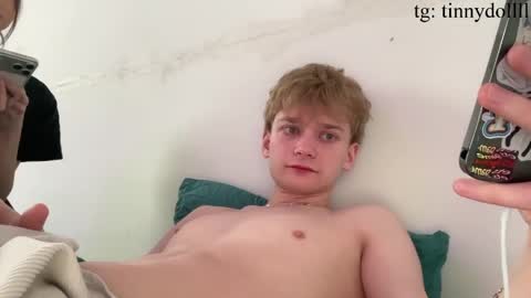 Snapshot of tinnydoll chatting on April 2026 09:02:01 AM TinnyDoll online show from April 2026 09:02:01 AM