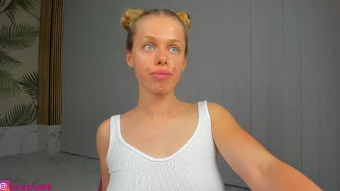 Snapshot of tiny__alice chatting on April 2026 07:58:01 PM Alice ONLINE TOMORROW 1100-1700 GMT3 online show from April 2026 07:58:01 PM