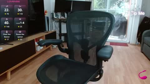 Tiny Caroline online show from November 2025 10:12:01 PM