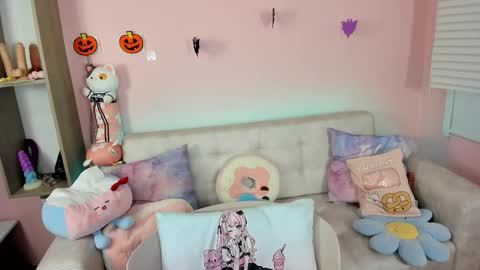 tiny_cora online show from October 2025 04:27:01 PM