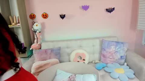 tiny_cora online show from October 2025 04:26:02 PM