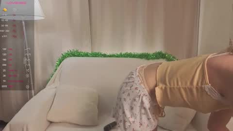 Snapshot of tiny_lilyy chatting on January 2026 05:04:01 PM Lily online show from January 2026 05:04:01 PM