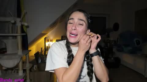 Snapshot of tiny_williams chatting on October 2025 04:45:02 AM Tiny online show from October 2025 04:45:02 AM