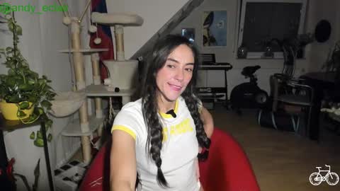 Snapshot of tiny_williams chatting on January 2026 06:40:01 AM Tiny online show from January 2026 06:40:01 AM
