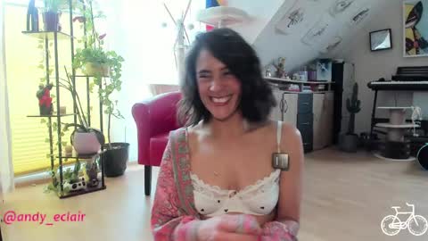 Snapshot of tiny_williams chatting on May 2026 09:06:01 AM Tiny online show from May 2026 09:06:01 AM