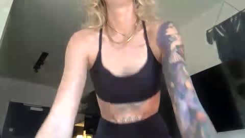 tinyandtatted420 online show from October 2025 03:46:01 PM