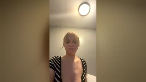 tinyblondebarbie online show from May 2026 08:00:01 AM