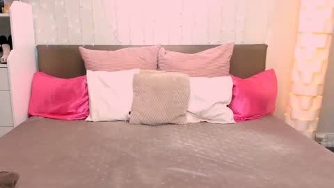 TinyDorina online show from January 2025 09:02:02 AM