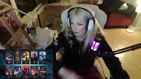 stage Kylie Sinner  brand CLITBAIT online show from January 2025 06:28:01 AM