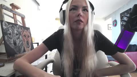 stage Kylie Sinner  brand CLITBAIT online show from November 2025 01:42:02 PM