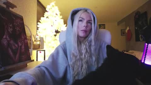 stage Kylie Sinner  brand CLITBAIT online show from December 2025 06:06:01 AM