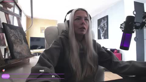 stage Kylie Sinner  brand CLITBAIT online show from March 2026 04:14:01 PM