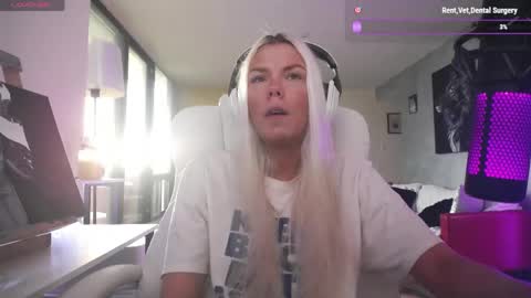 stage Kylie Sinner  brand CLITBAIT online show from June 2026 10:23:01 PM