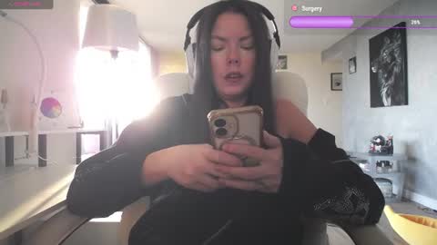 Snapshot of tinykylie chatting on July 2026 11:20:01 PM stage Kylie Sinner brand CLITBAIT online show from July 2026 11:20:01 PM