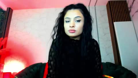 Snapshot of tinyvixen_ chatting on October 2025 04:12:01 AM TinyVixen online show from October 2025 04:12:01 AM