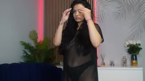 Snapshot of tinyvixen_ chatting on October 2025 04:02:01 AM TinyVixen online show from October 2025 04:02:01 AM