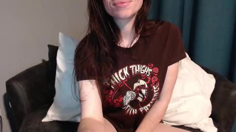 Snapshot of tinyytina chatting on December 2024 12:02:01 PM TinyyTina online show from December 2024 12:02:01 PM