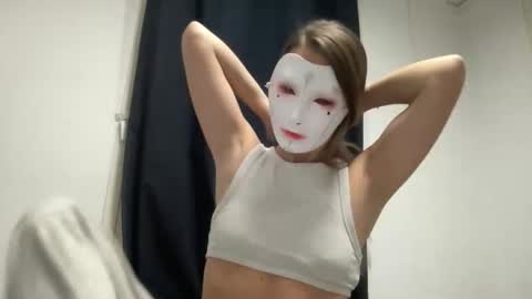 Tinks online show from October 2025 03:23:02 AM