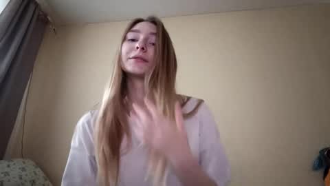 Hi Im Carry 18 years old online show from November 2025 06:36:01 AM